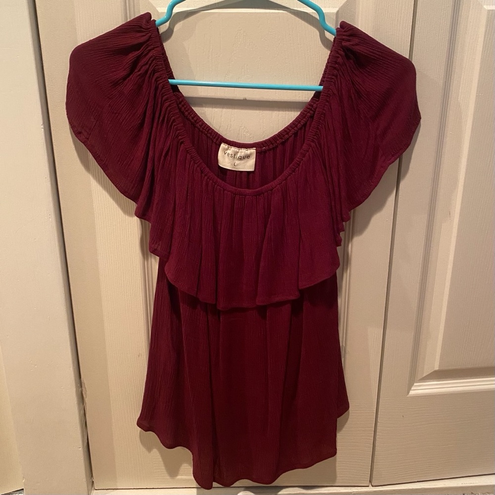 Vestique off shoulder garnet top